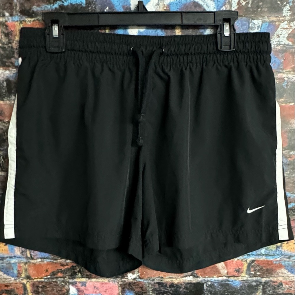 Women’s Black Nike Nylon White Side Stripe Pocket Mid-rise Athletic Shorts Sz Lg
